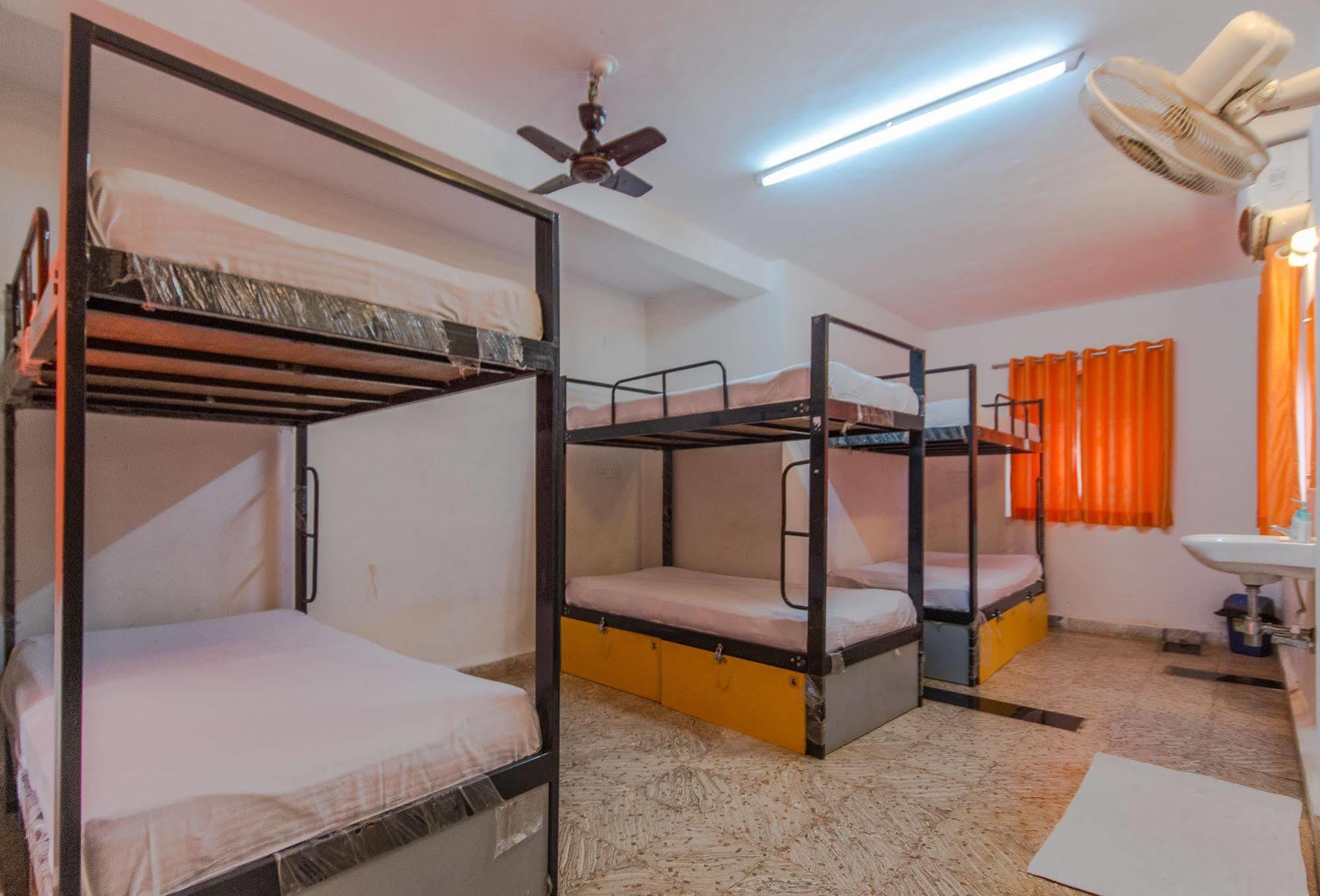 Backpacker Panda Goa Hostel Calangute Exterior foto
